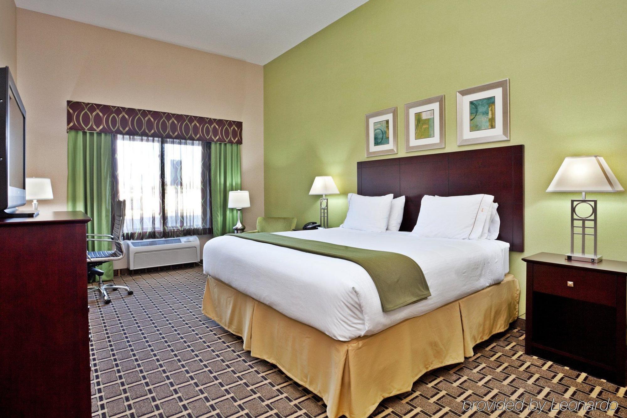 Holiday Inn Express & Suites Statesville Room photo